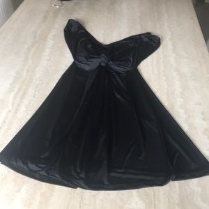 NWOT VENUS Black front knot, cross back LBD